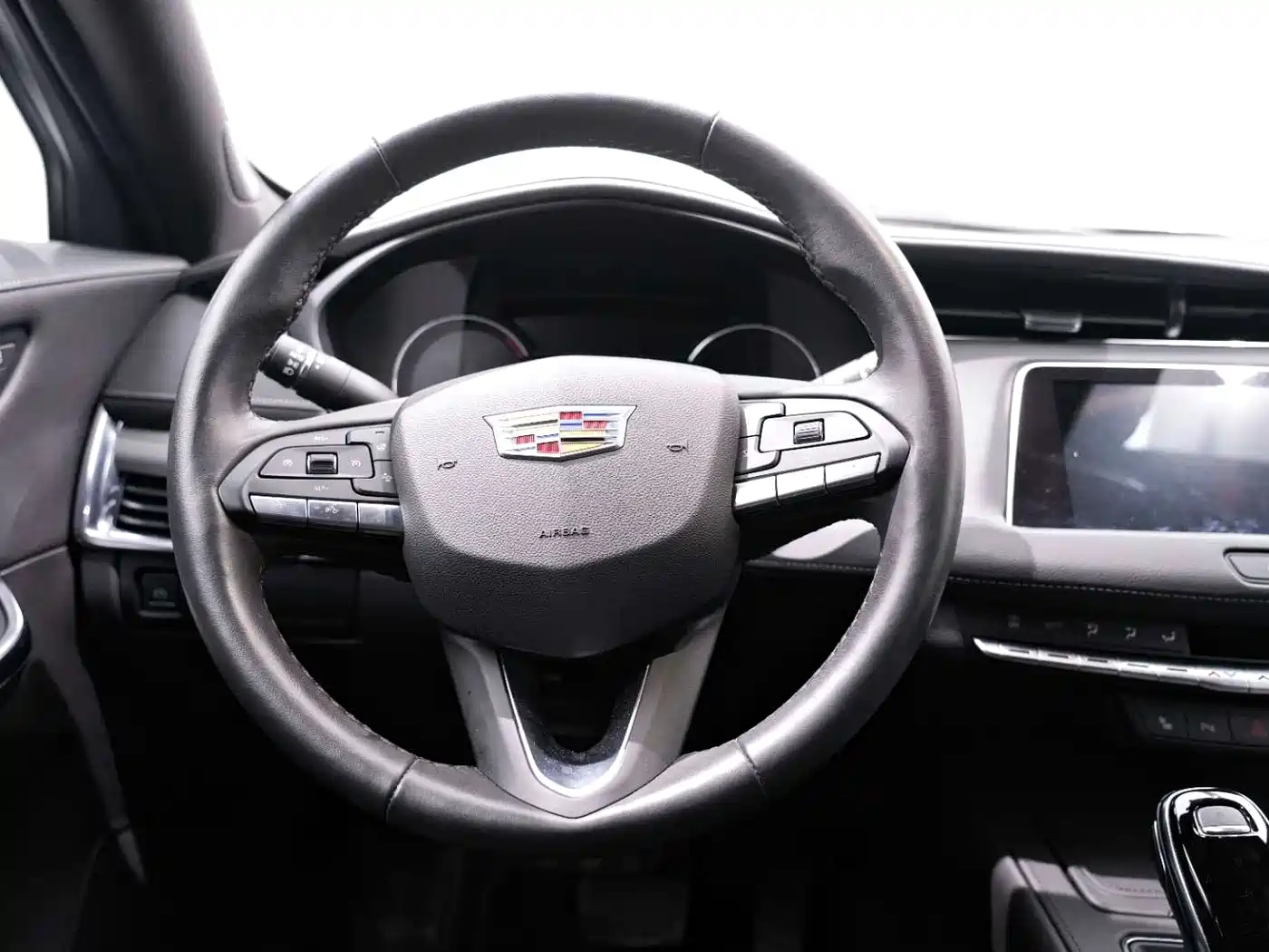Cadillac XT4 2023 Model Year 28T Two-Wheel Drive Luxury Model фото 23