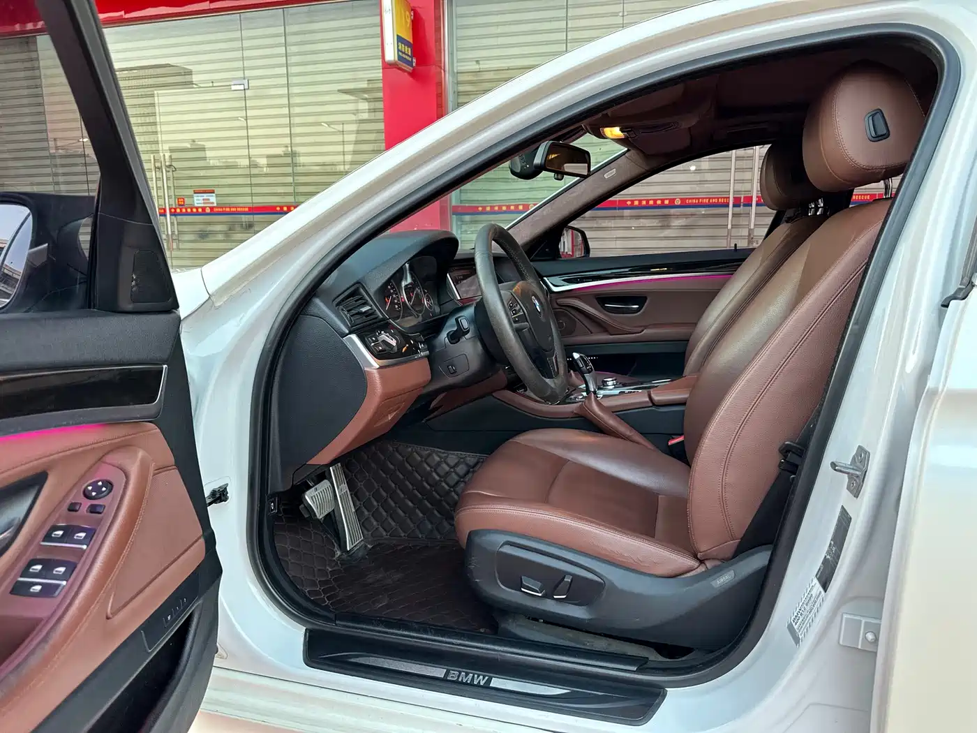 BMW 5 Series 2014 525Li Leading фото 16