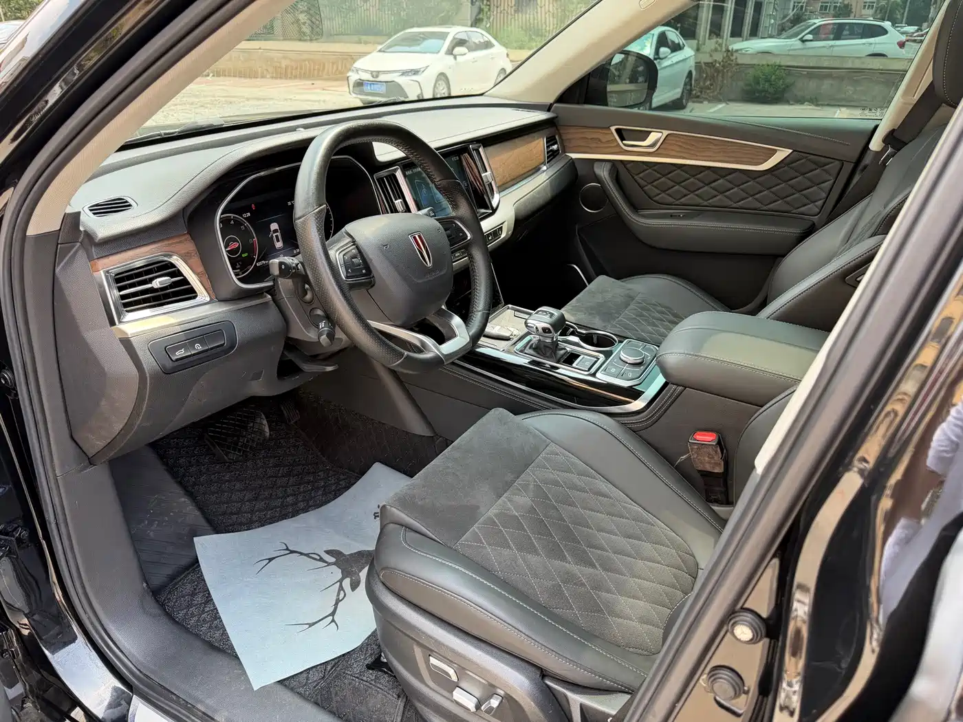 Hongqi HS7 2022 2022 2.0T DCT 2WD ZhiLian QiChang Edition 5-seater