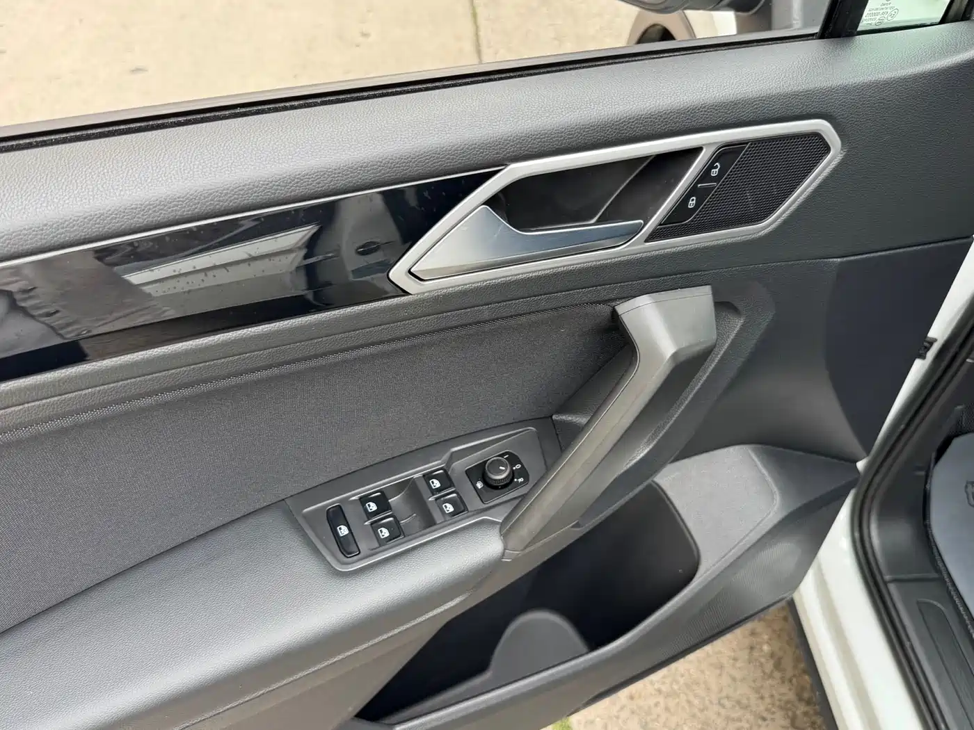 Volkswagen Tiguan L 2023 330TSI Auto 2WD Comfort Edition фото 5