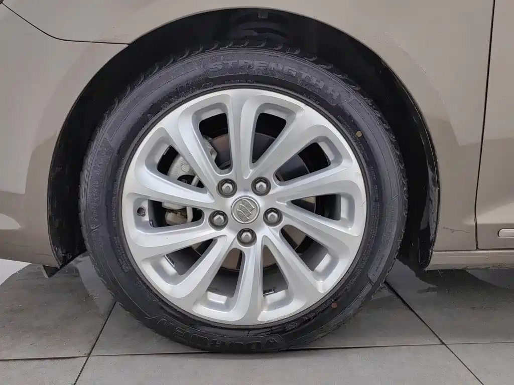 Photo 17 - Buick LaCrosse