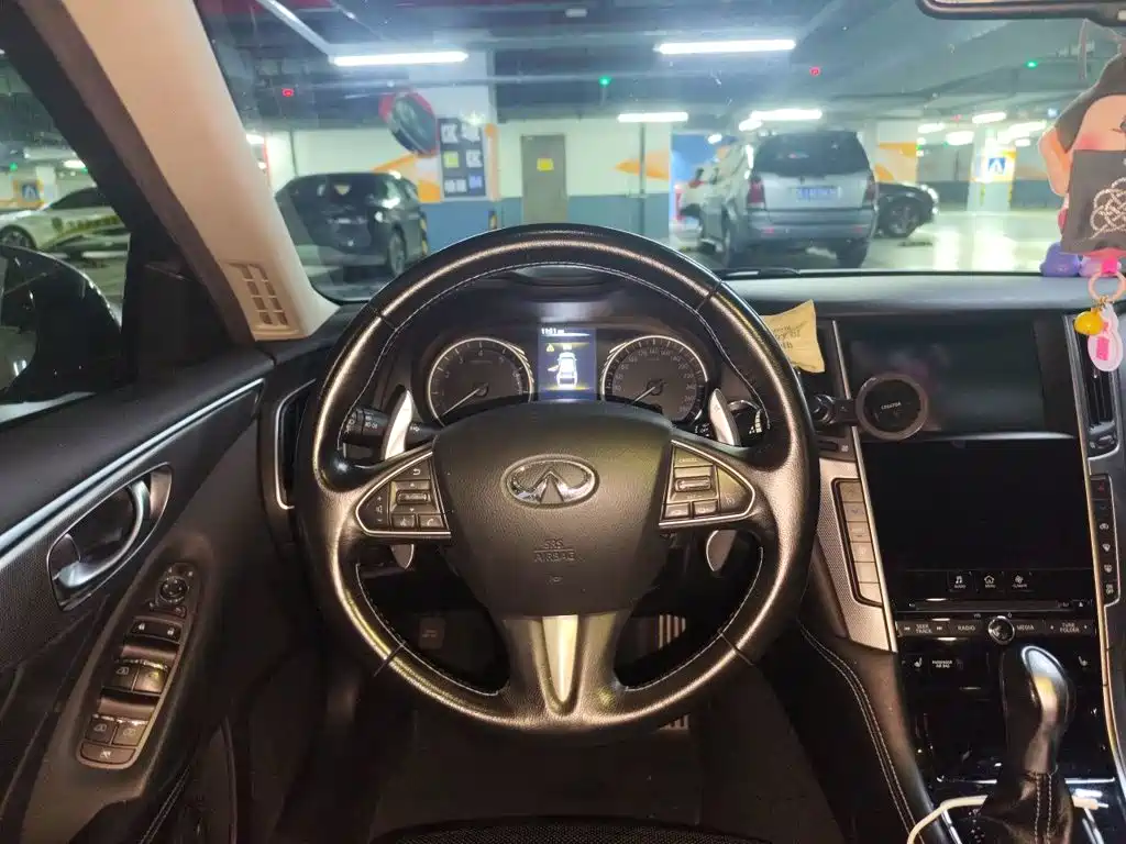 Photo 6 - Infiniti Q50L