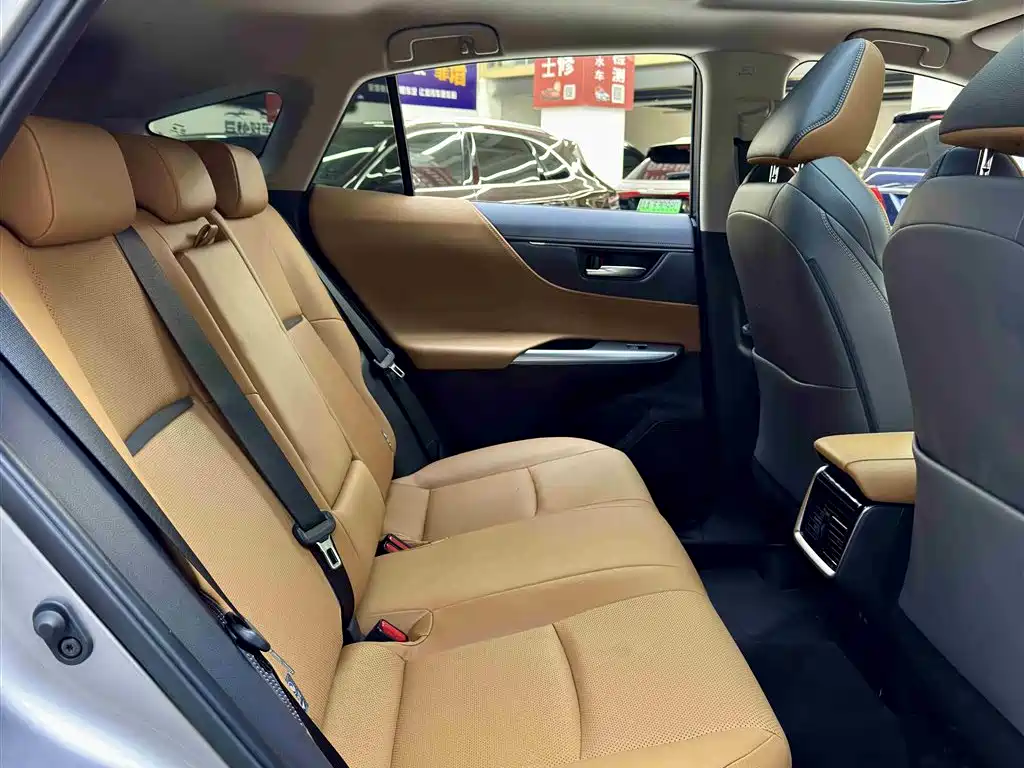 Toyota Venza 2022 2.0L CVT 2WD Premium фото 7