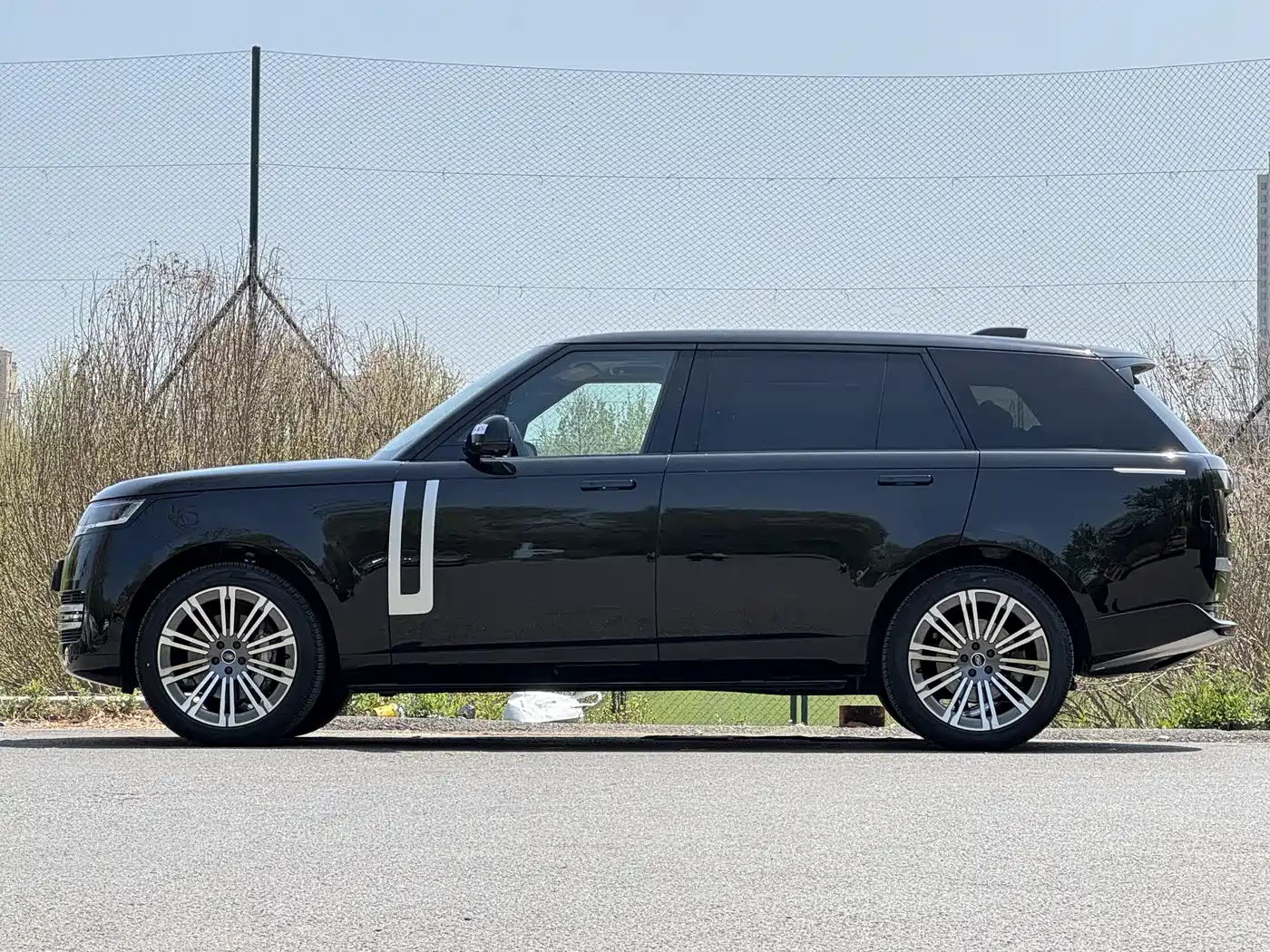 Land Rover Range Rover 2024 3.0 L6 400PS Genesis Extended фото 8