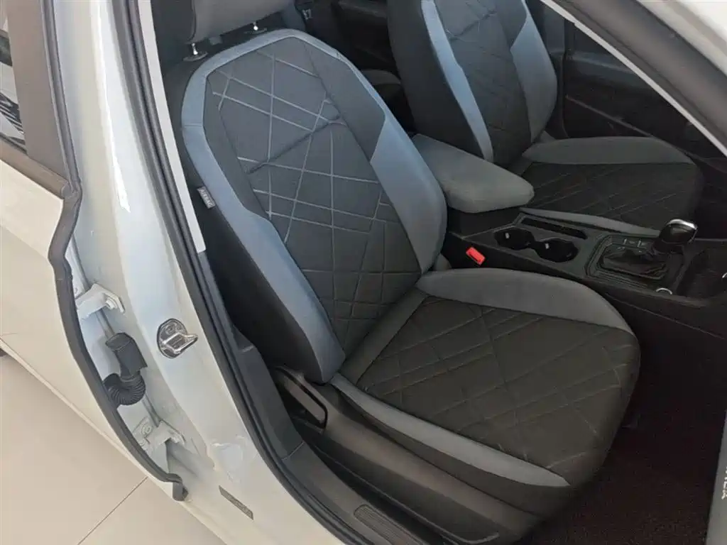 Volkswagen Lavida 2023 Facelift 1.5L Auto Comfort Edition фото 25