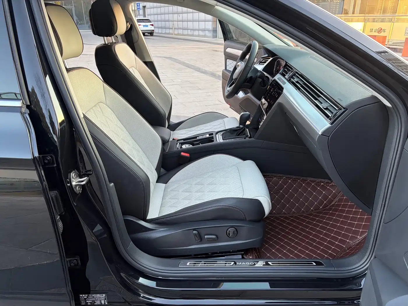 Volkswagen Magotan 2023 Model 2 Million Commemorative Edition 330TSI DSG Luxury фото 28