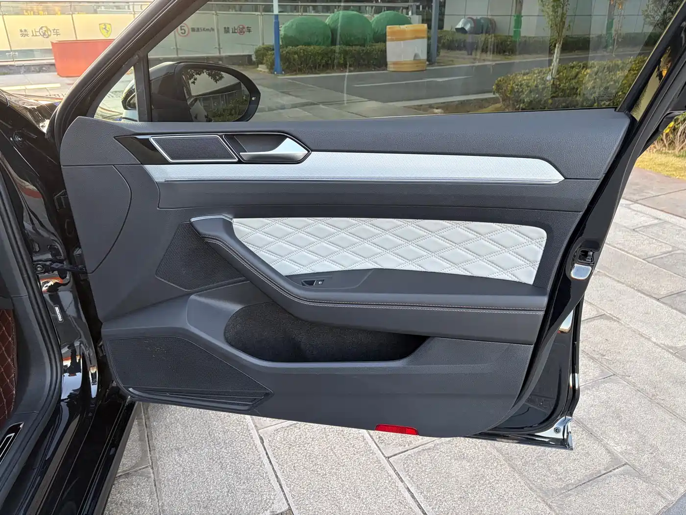 Volkswagen Magotan 2023 Model 2 Million Commemorative Edition 330TSI DSG Luxury фото 31