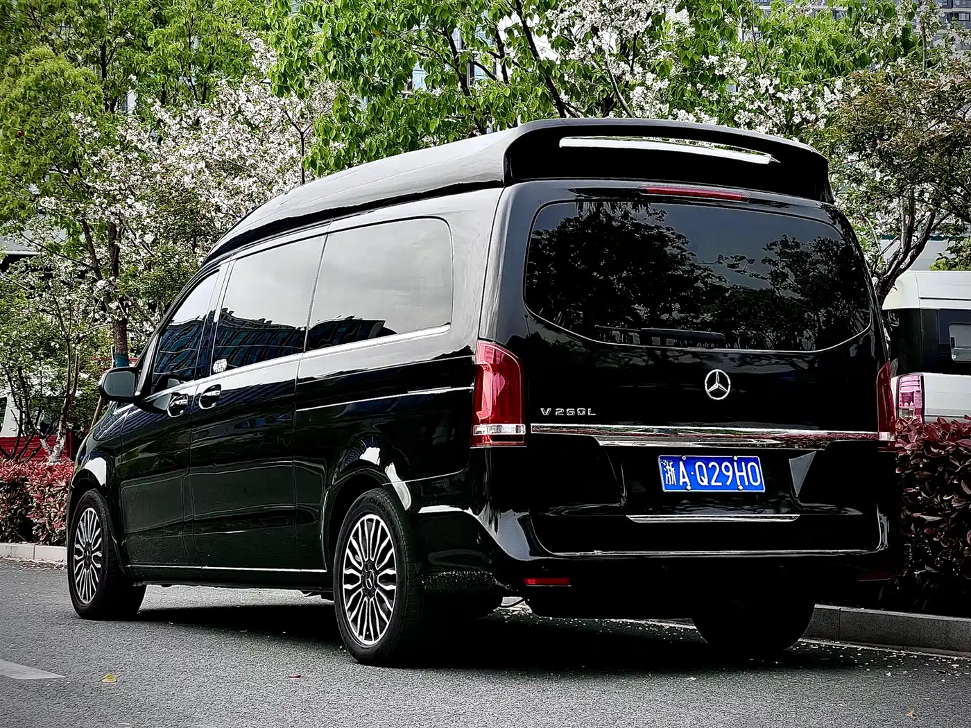 Mercedes-Benz V-Class 2017 Model V 260 L Premium Extended Edition фото 5