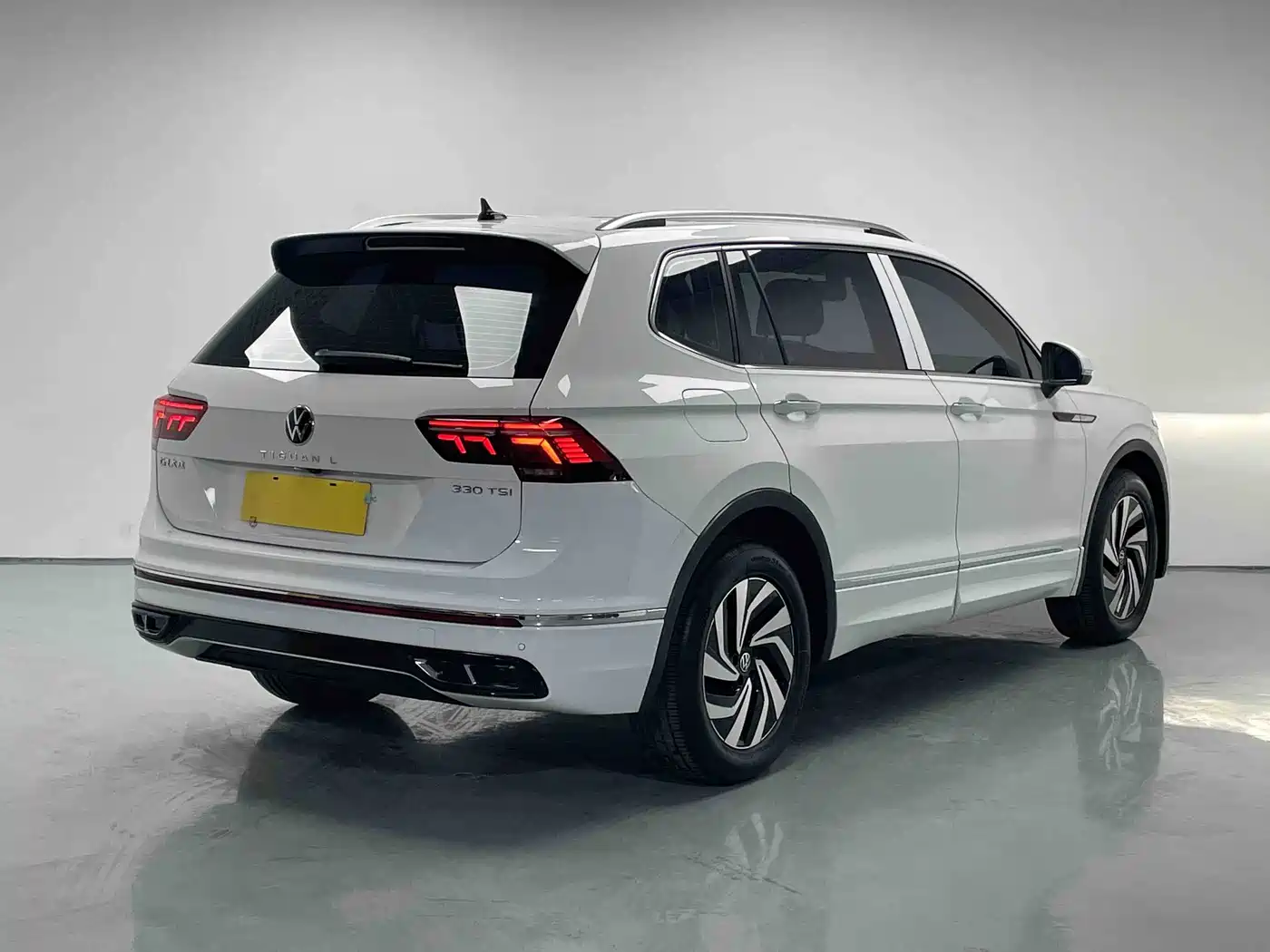 Volkswagen Tiguan L 2023 Facelift 330TSI Automatic 2WD Smart Edition фото 7
