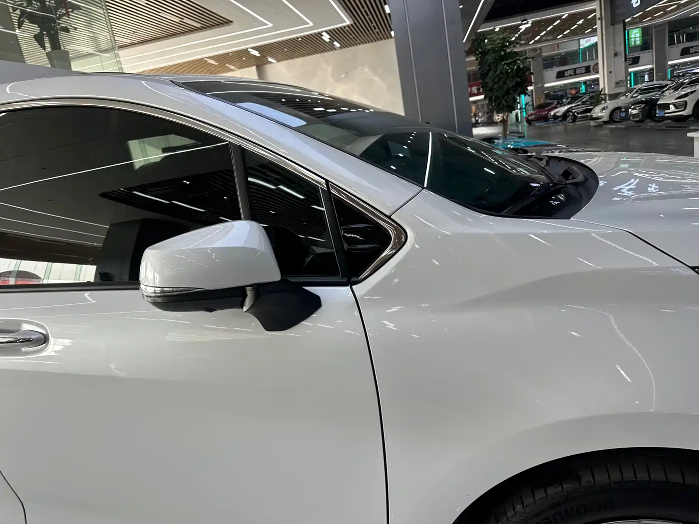 Toyota Sienna 2023 2.5L Hybrid Premium Edition фото 6