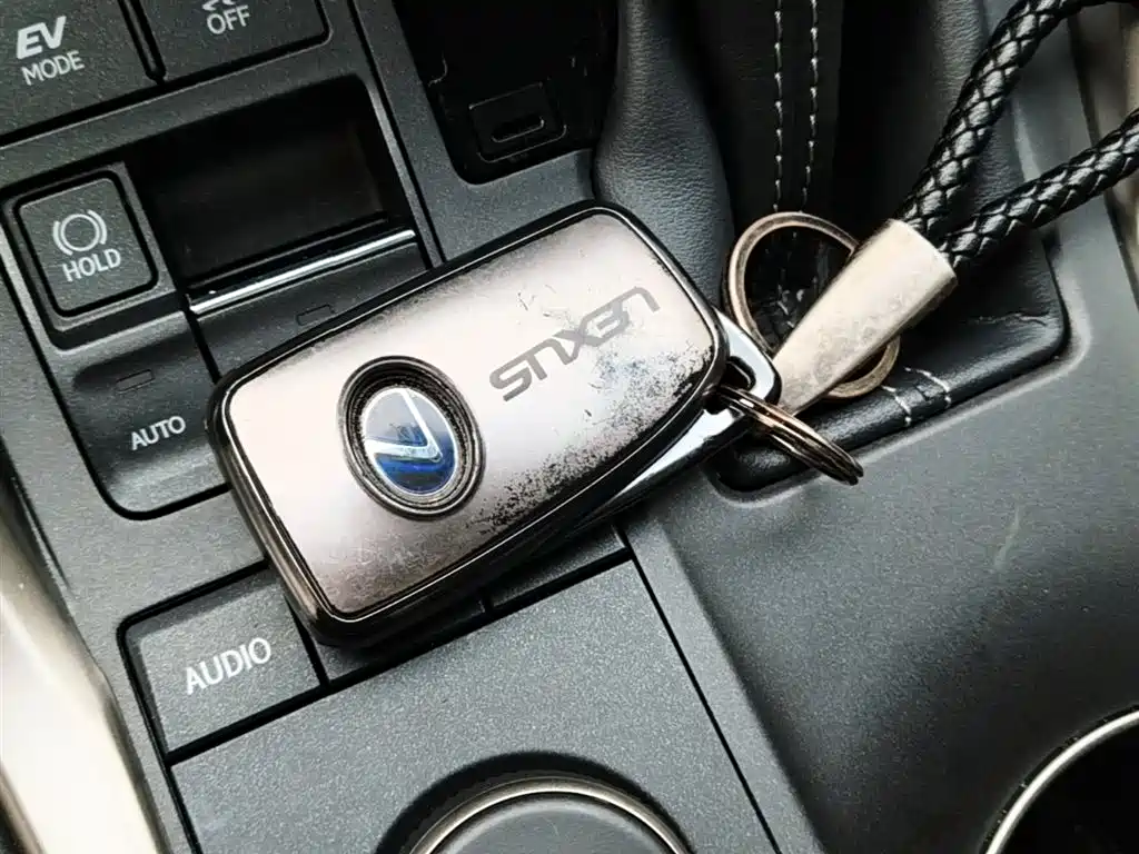 Lexus NX 2015 300h FWD Luxury фото 17