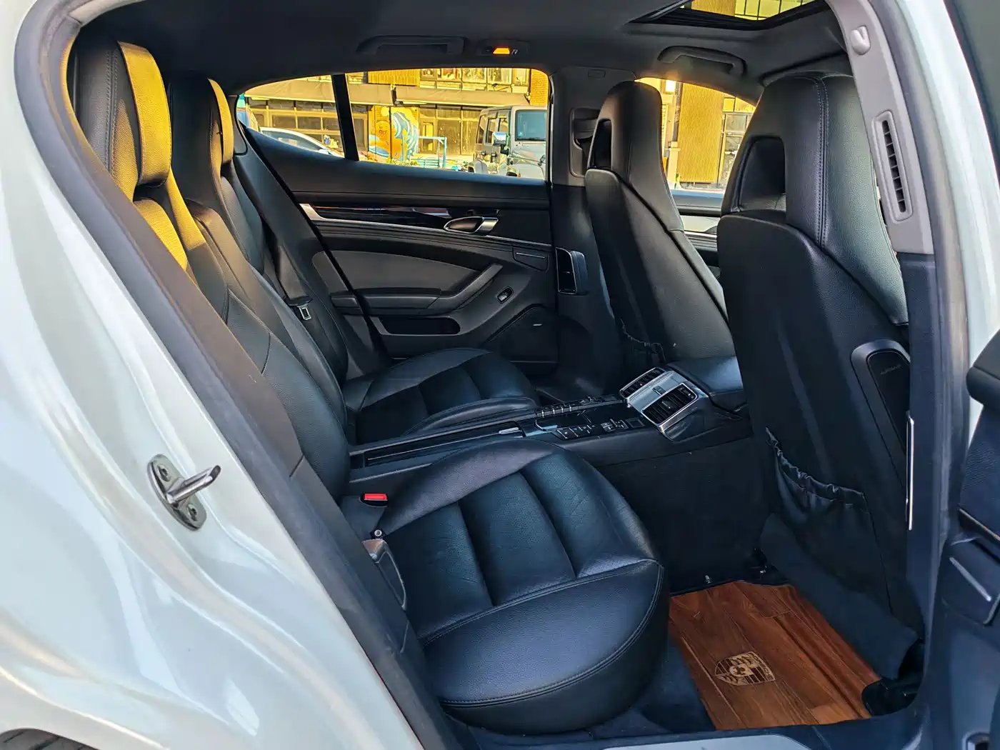 Porsche Panamera 2010 Panamera 4 3.6L фото 19