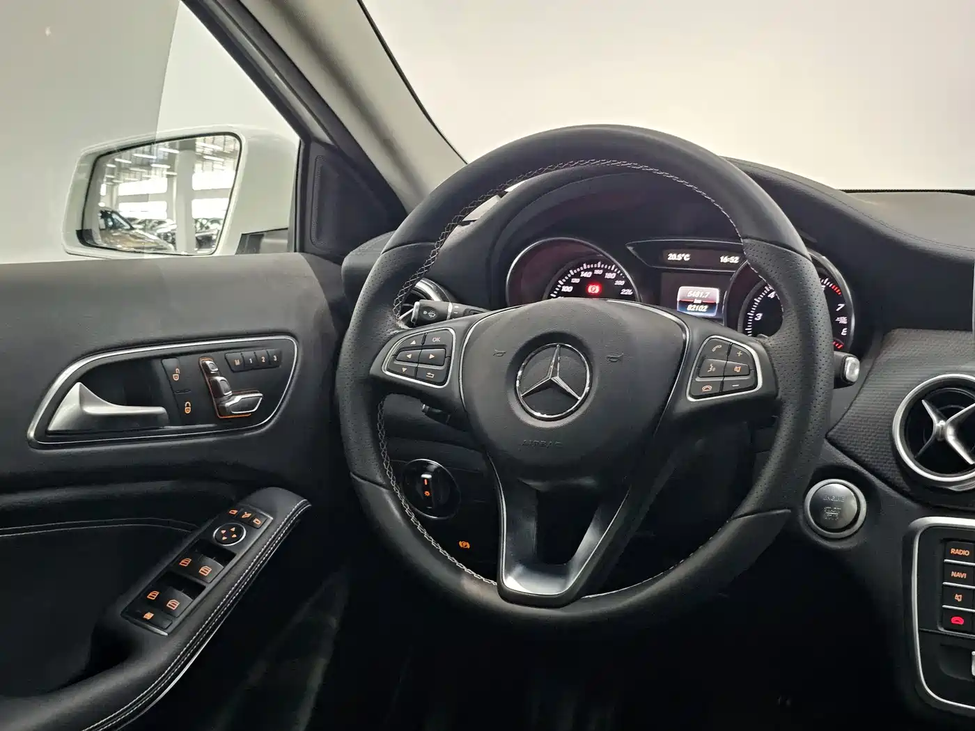 Mercedes-Benz GLA 2017 GLA 200 Fashion фото 9