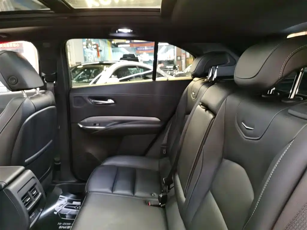 CADILLAC XT4