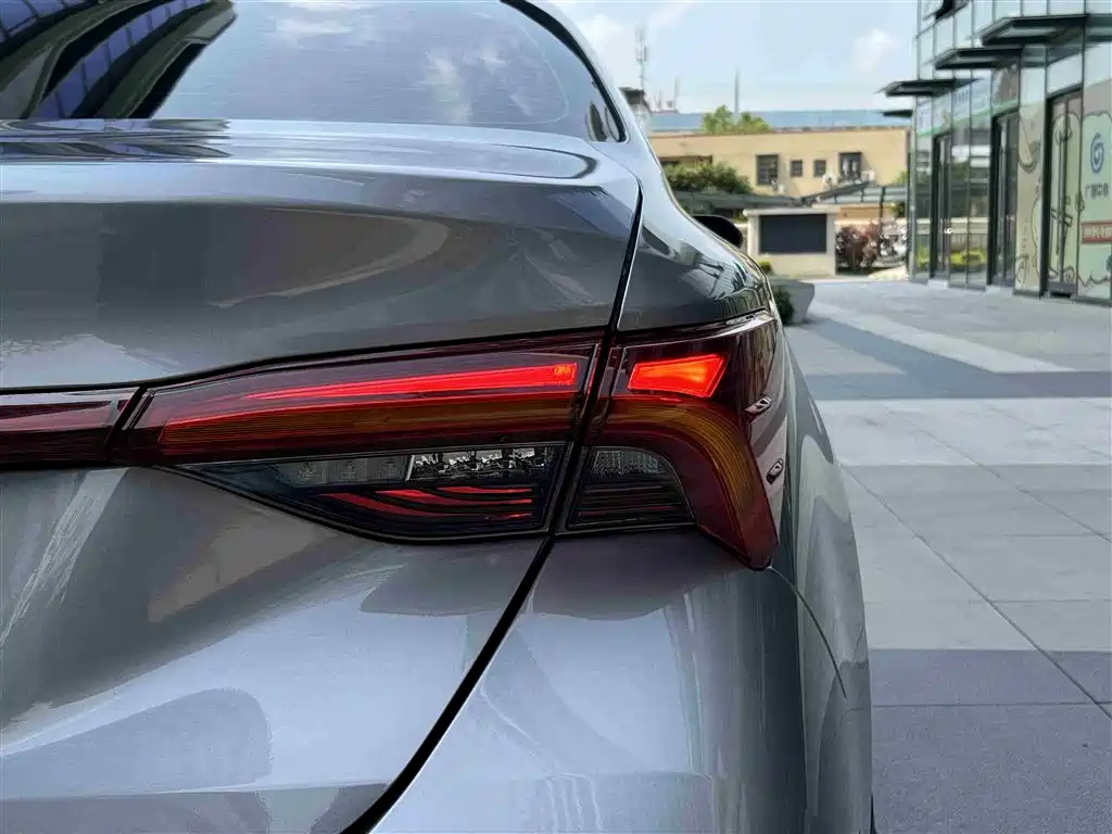 Toyota Avalon 2023 2.0L Luxury Edition фото 16
