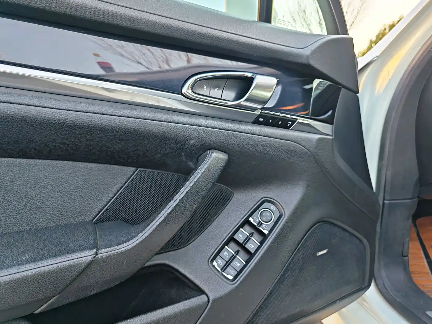 Porsche Panamera 2010 Panamera 4 3.6L фото 11