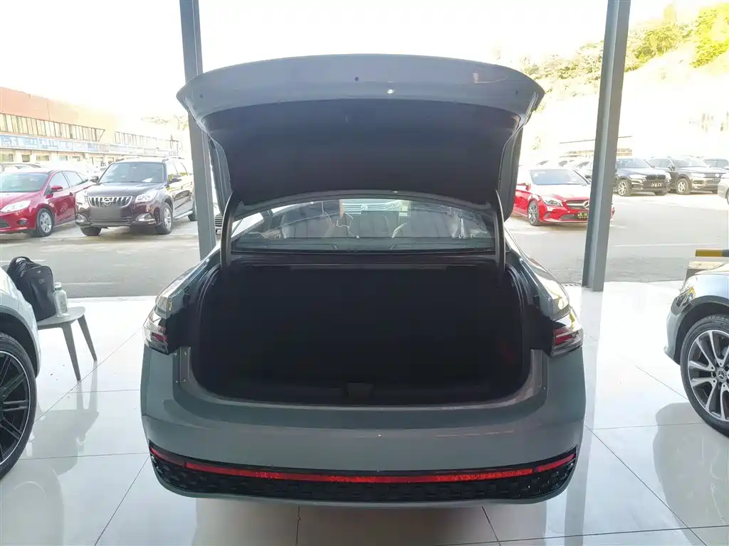 Volkswagen Passat 2025 Model Pro 380TSI Starlight Dragon Premium Edition фото 19