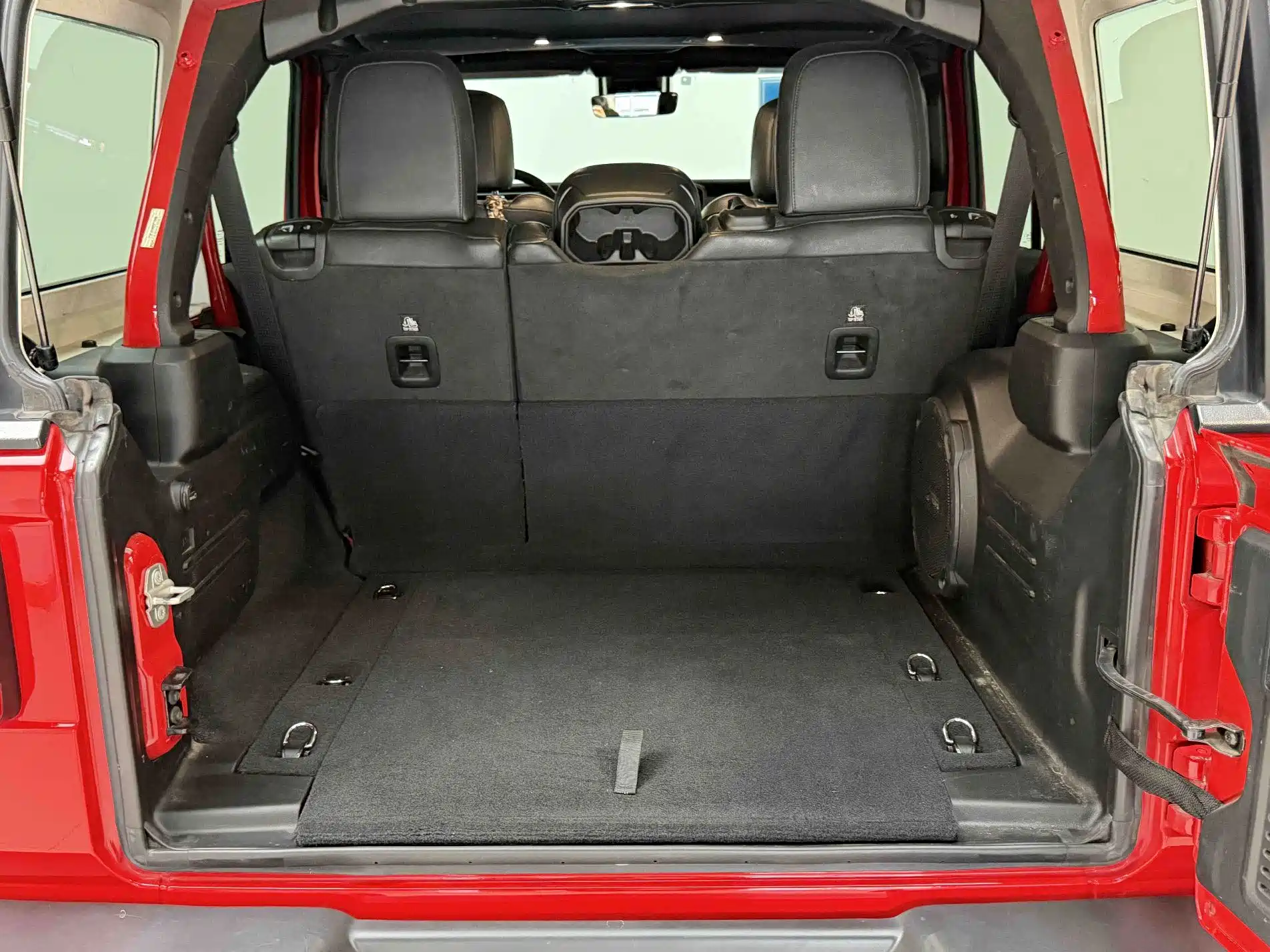Фото 17 - Jeep Wrangler