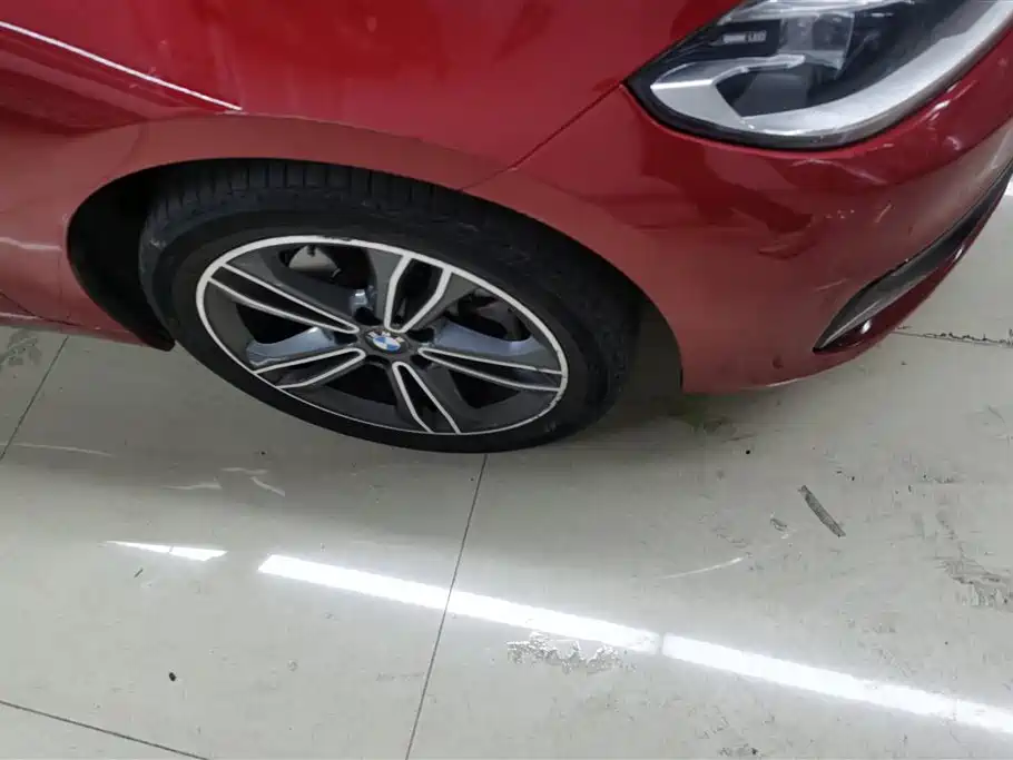 BMW 1 Series 2018 118i Sport Edition фото 6