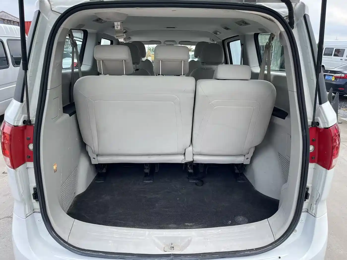 SAIC Maxus Maxus G10 2015 2.0T Automatic Commemorative Edition фото 10