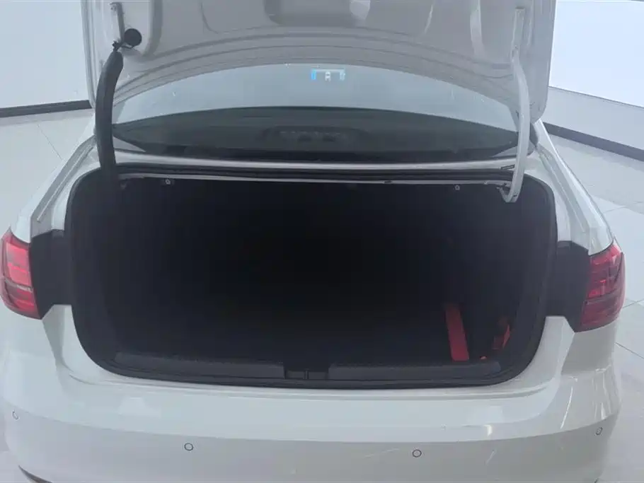 Volkswagen Sagitar 2017 180TSI Auto Exclusive Edition фото 4
