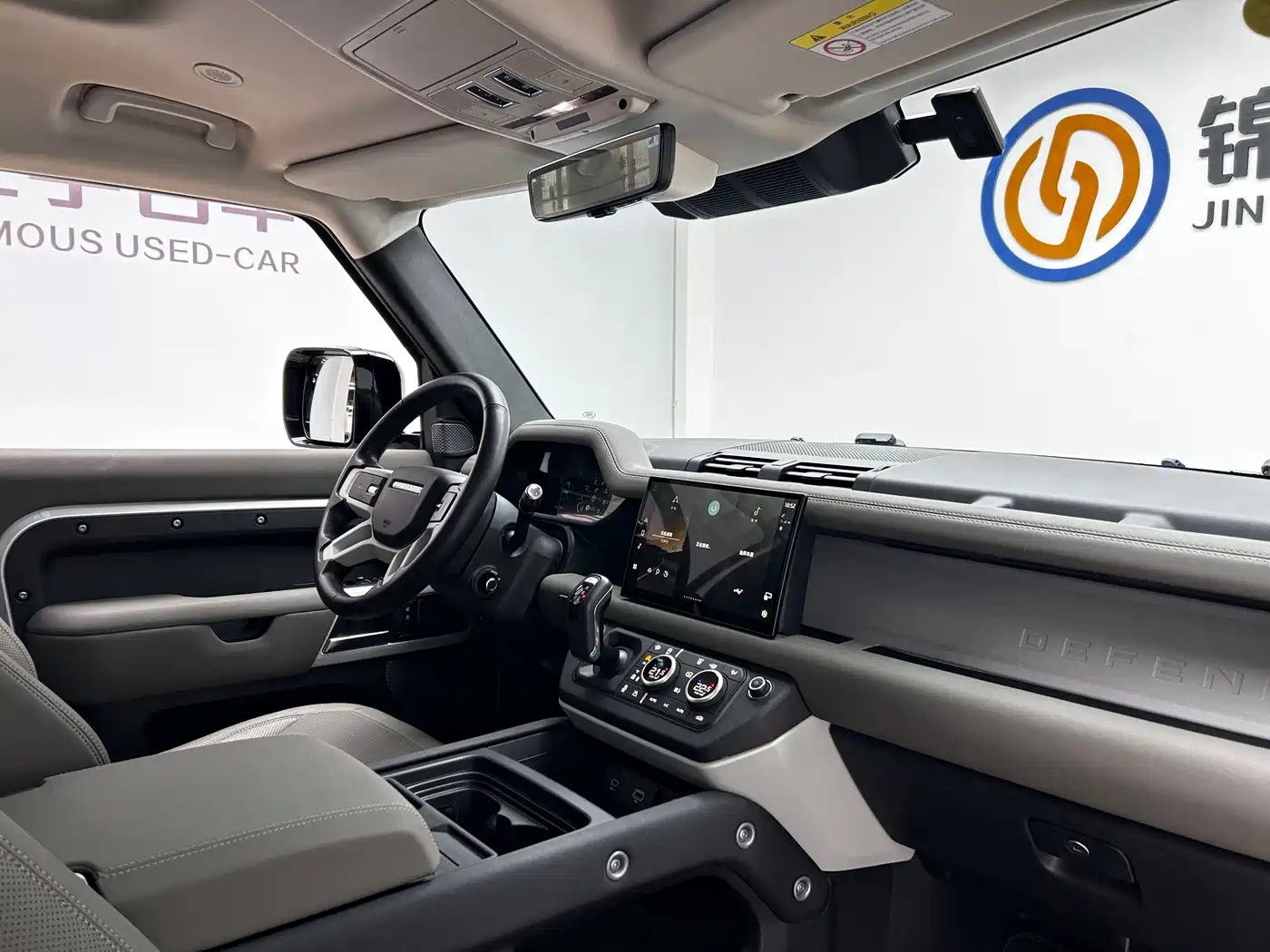 Land Rover Defender 2022 Model 90 3.0T P400 XS фото 15