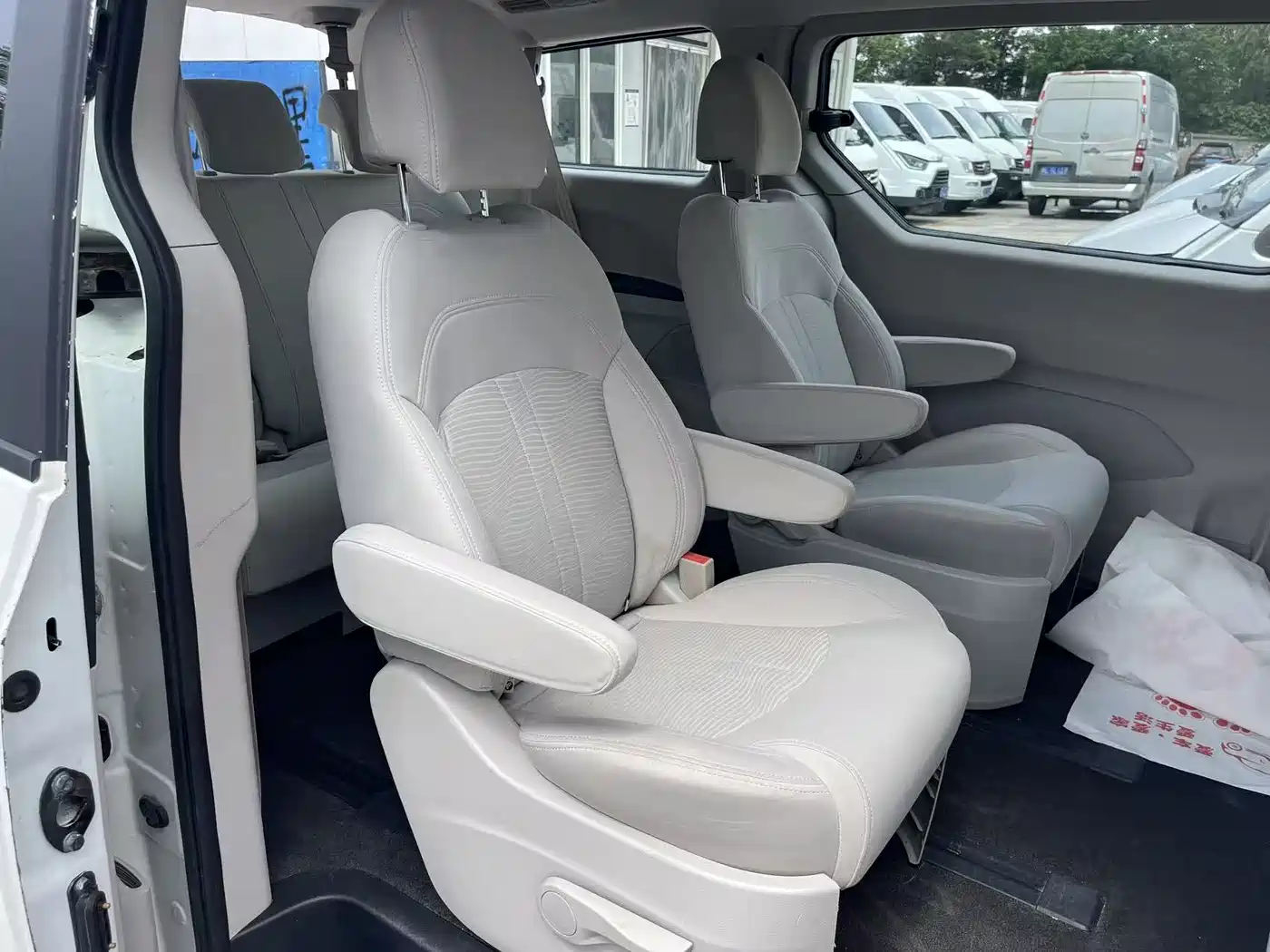 SAIC Maxus Maxus G10 2015 2.0T Automatic Commemorative Edition фото 8