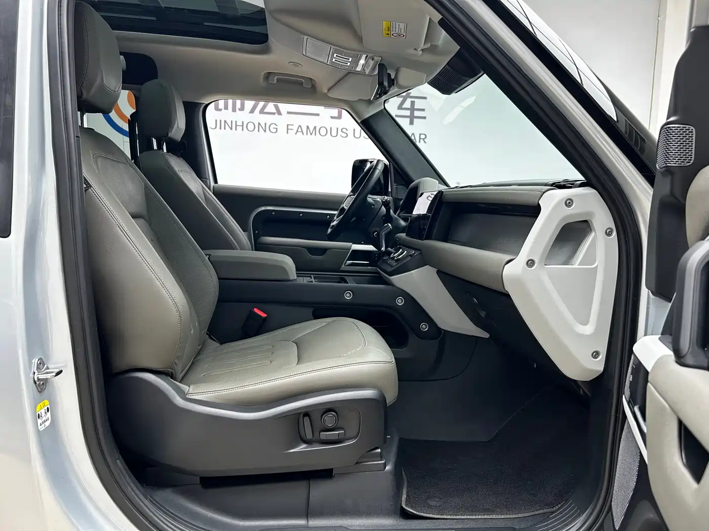 Land Rover Defender 2022 Model 90 3.0T P400 XS фото 14