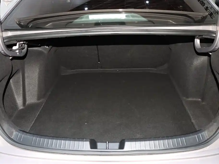 Volkswagen Sagitar 2023 300TSI DSG Surpassing Edition фото 17