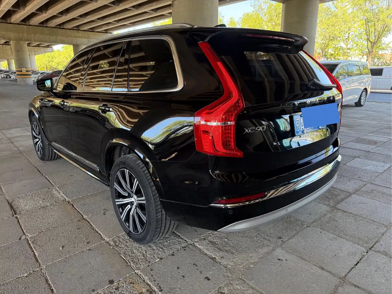 Photo 3 - Volvo XC90
