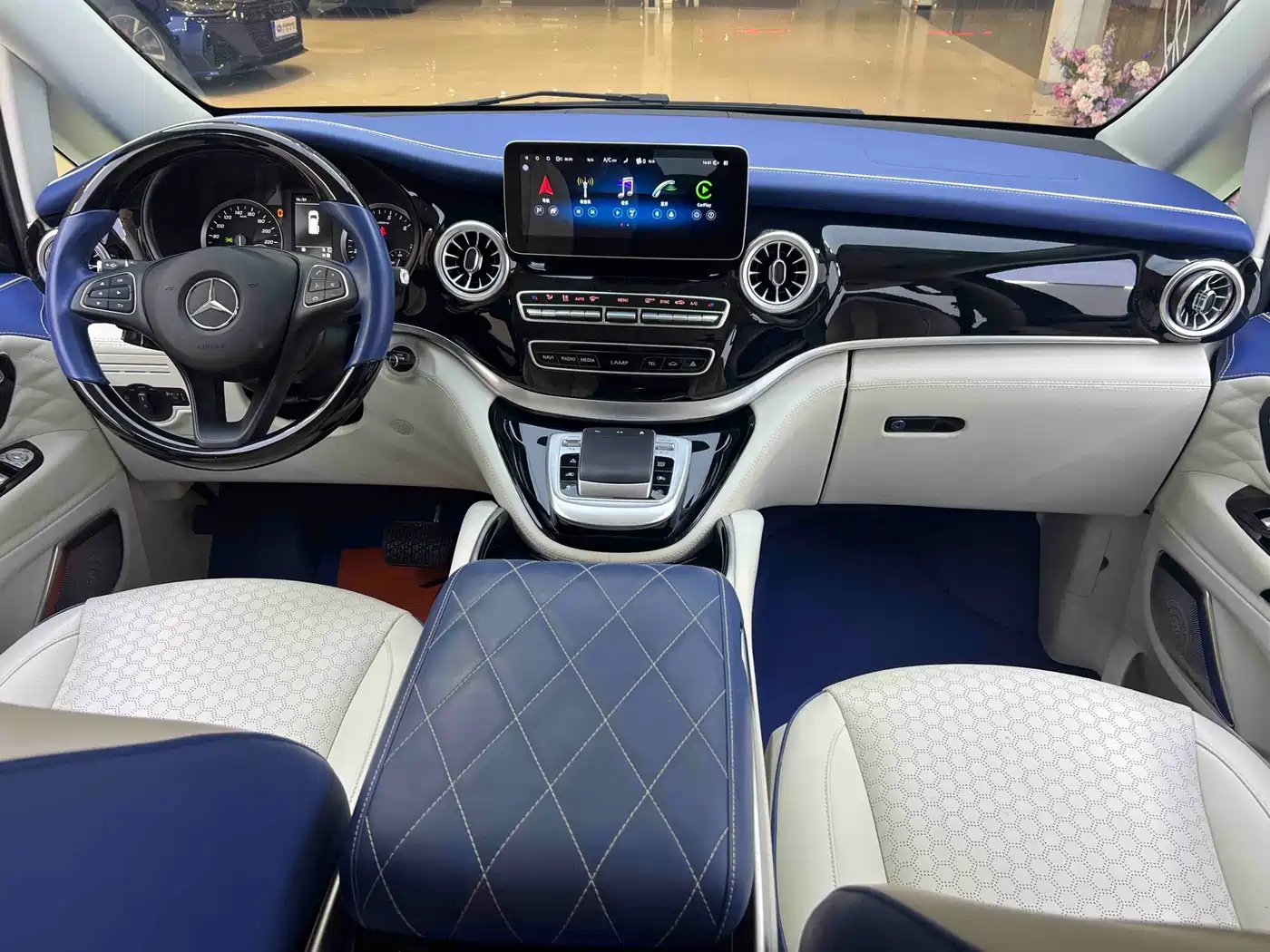 Mercedes-Benz Vito 2023 2.0T Elite 7-Seater фото 5