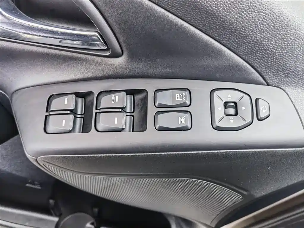 Hyundai Beijing Hyundai ix35 2015 2.0L Automatic 2WD Smart Type China IV фото 9
