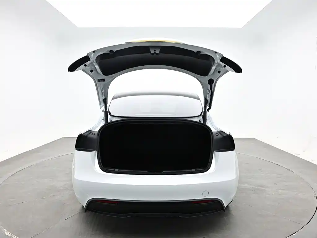Tesla Model 3 2026 2025 Model Year Facelift Rear-Wheel Drive