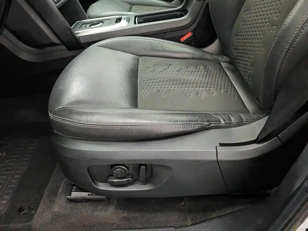 Land Rover Discovery Sport 2019 240PS PURE Edition China VI фото 20