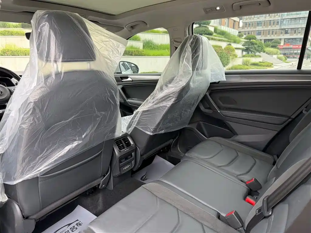 Volkswagen Tiguan L 2021 330TSI Automatic 2WD R-Line Premium фото 13