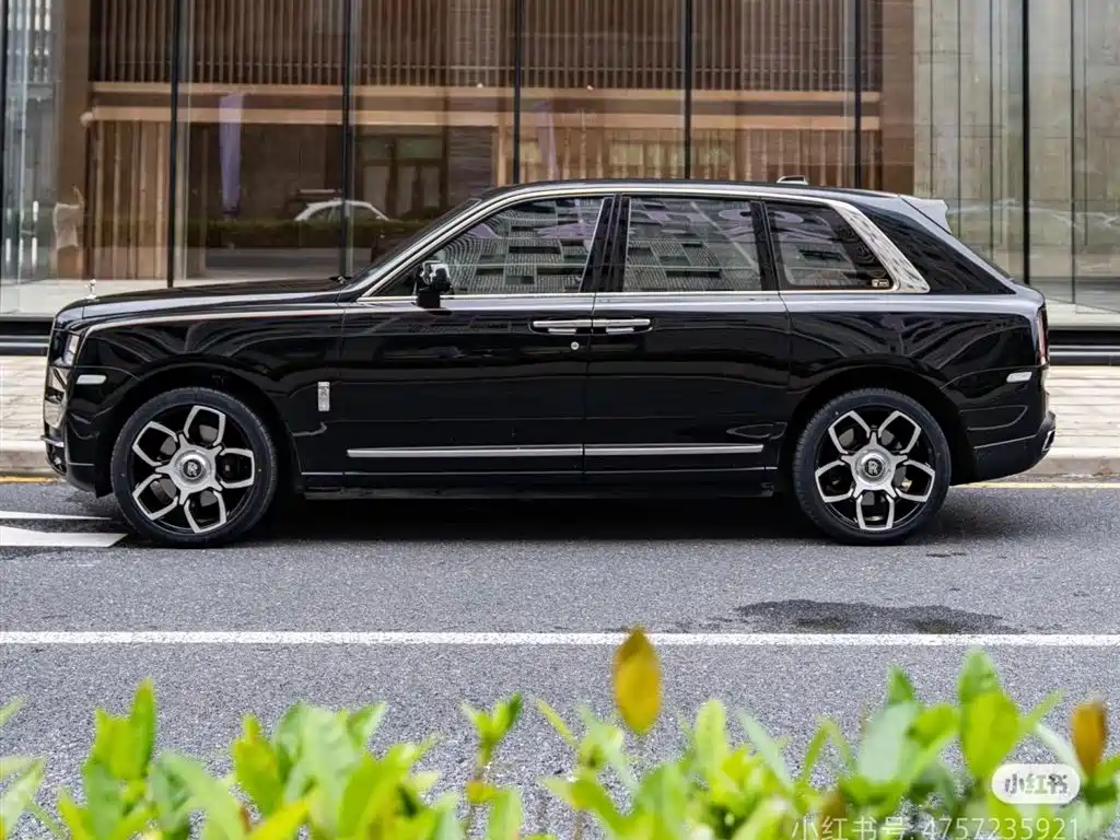Фото 2 - Rolls-Royce Cullinan