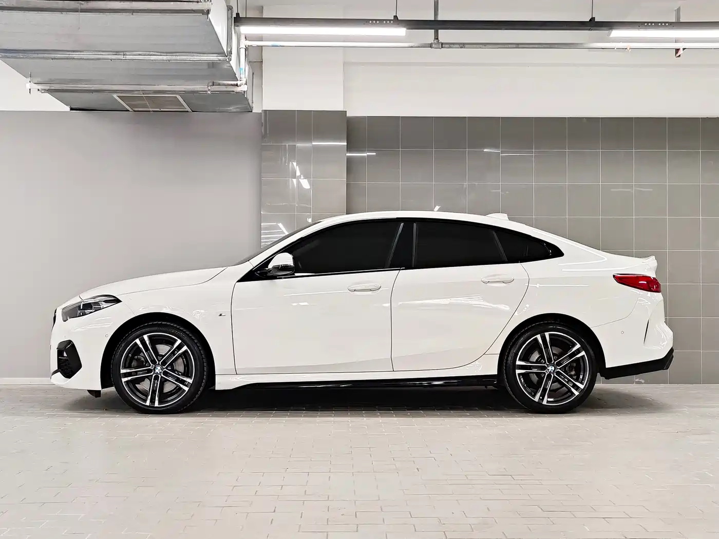 BMW 2 Series (Import) 2023 225i 4-Door Coupe M Sport Shadowline Package фото 3