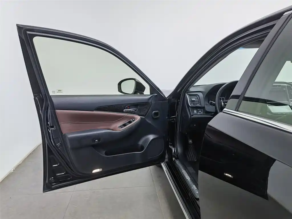 Toyota Crown 2018 2.0T Sport Edition фото 8