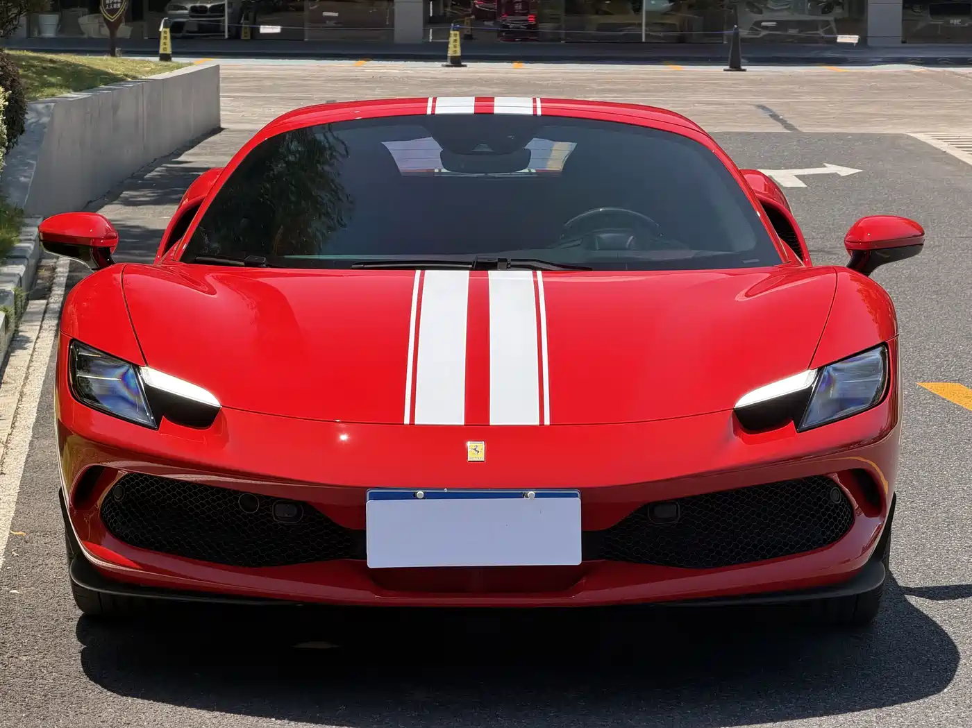 Фото 2 - Ferrari 296