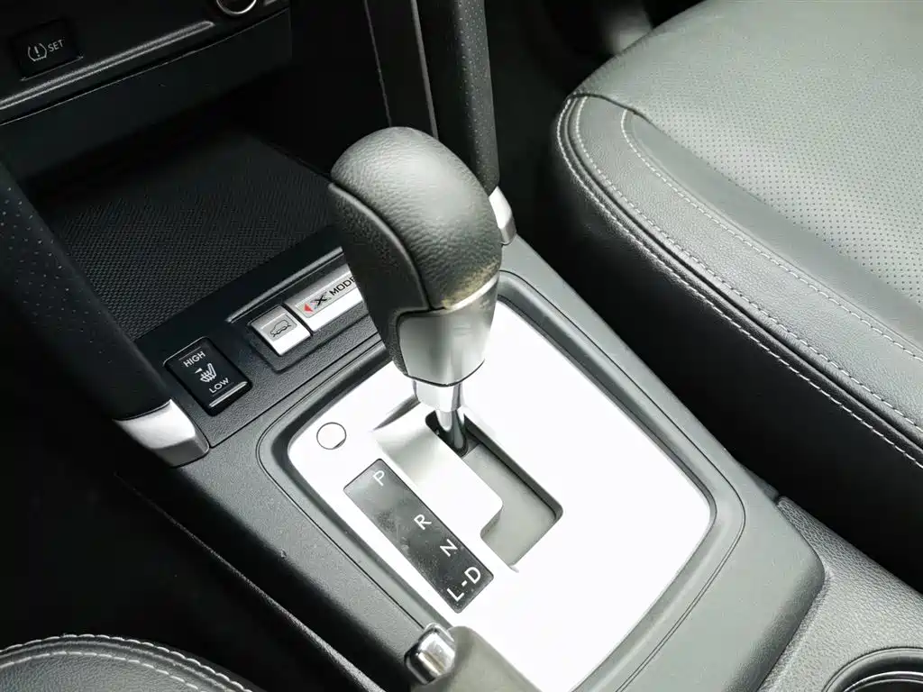 Subaru Forester 2016 2.0i Luxury Navigation Edition фото 13