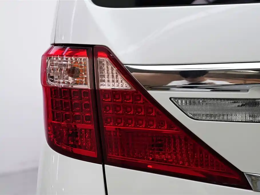 Toyota Alphard 2012 3.5L Luxury Edition фото 15