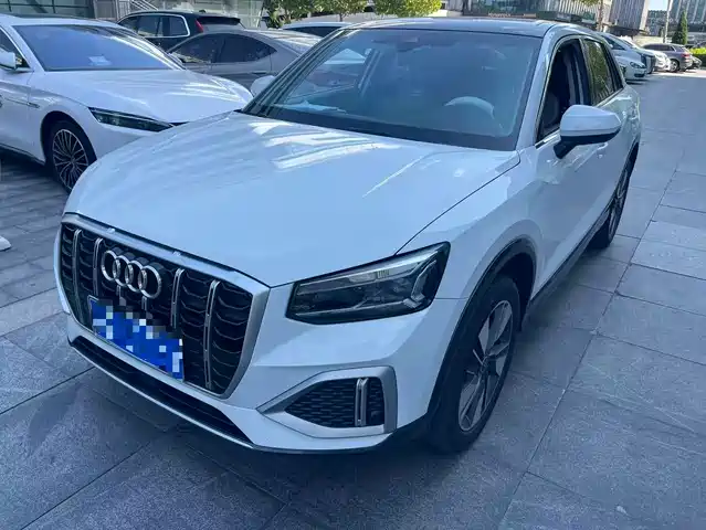 Audi Q2L 35TFSI, Стиль Драйв