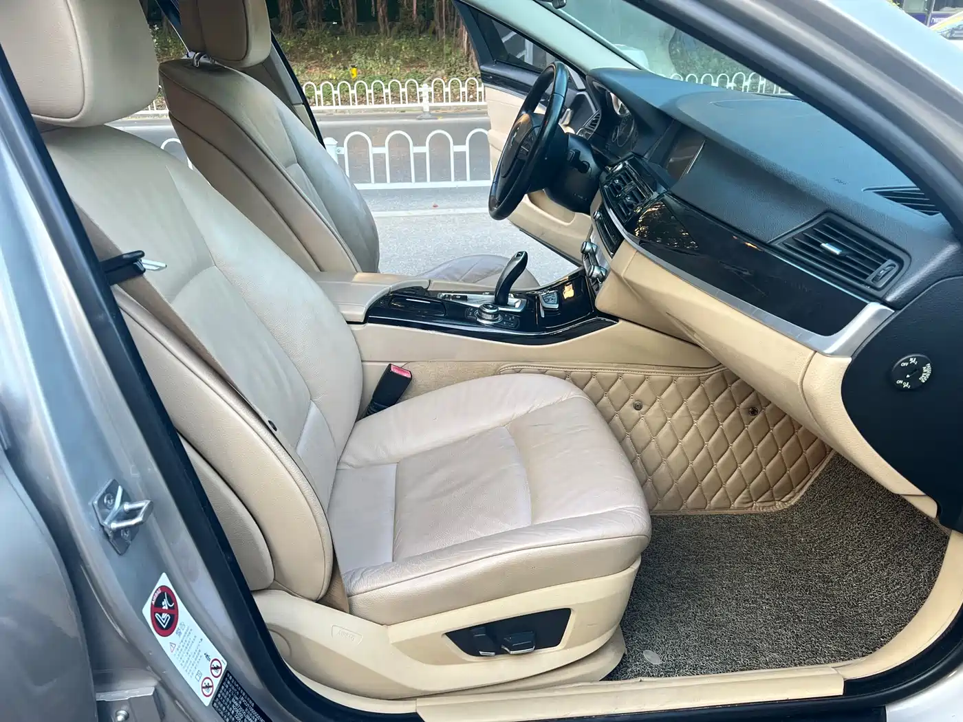 BMW 5 Series 2013 520Li Elegance фото 15