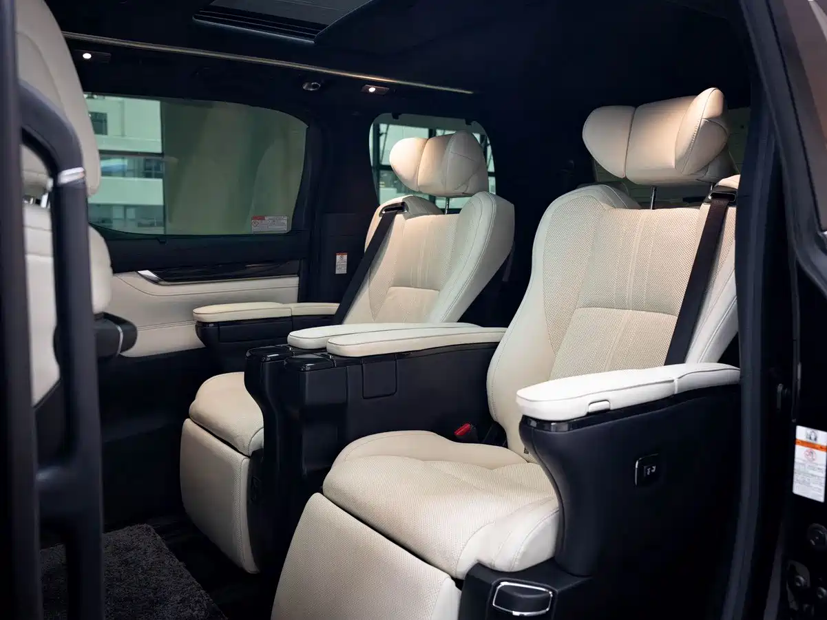 Lexus LM 2020 300h Seven-Seater Elegance Edition фото 16