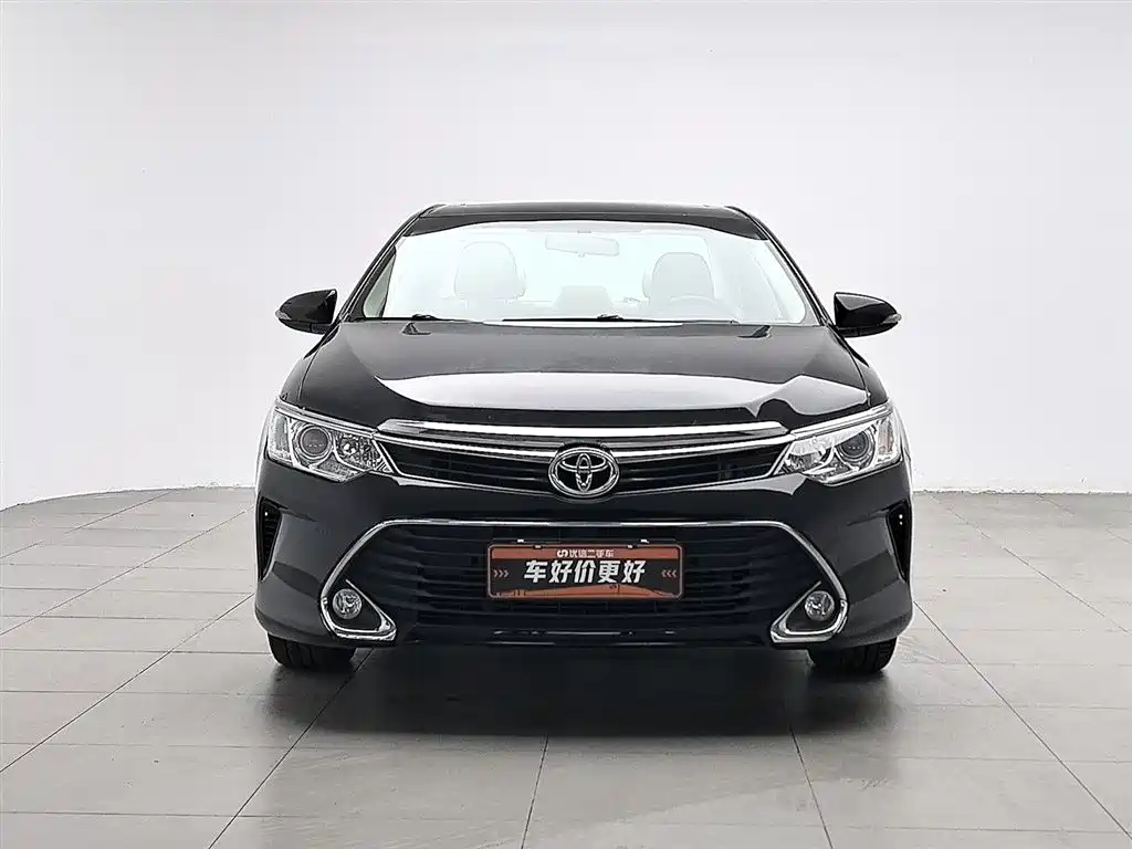 Toyota Camry 2016 2.0G 10th Anniversary Leading Edition фото 3