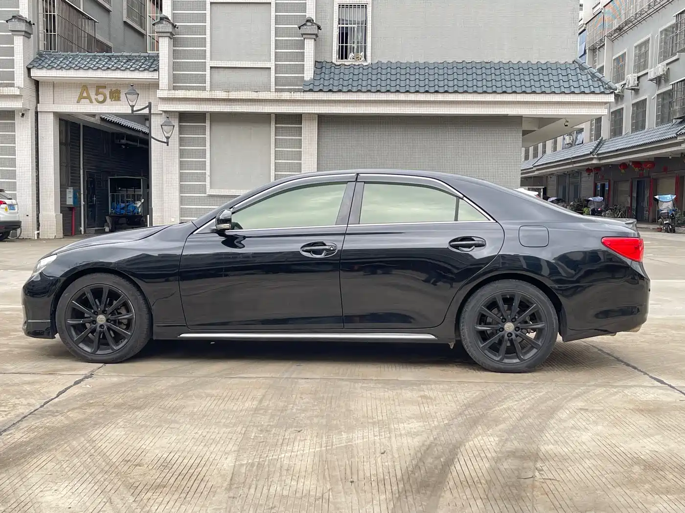 Toyota Reiz 2012 2.5V Grace Elite Styling Edition фото 4