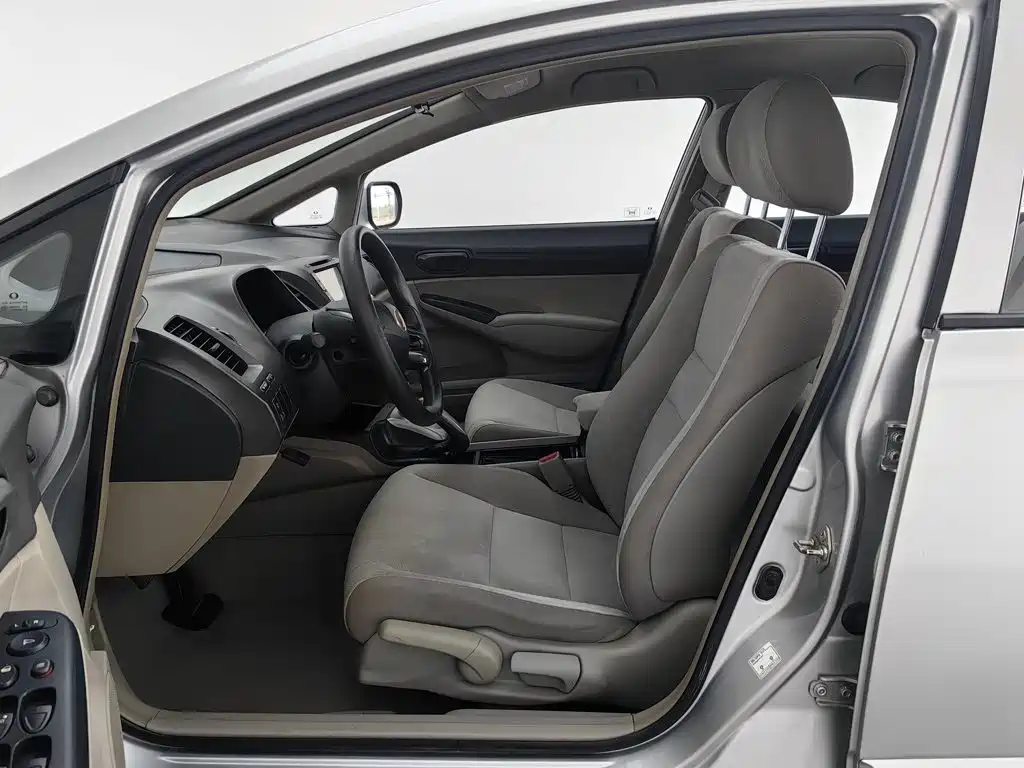 CIIMO CIIMO 2012 2012 1.8L Automatic