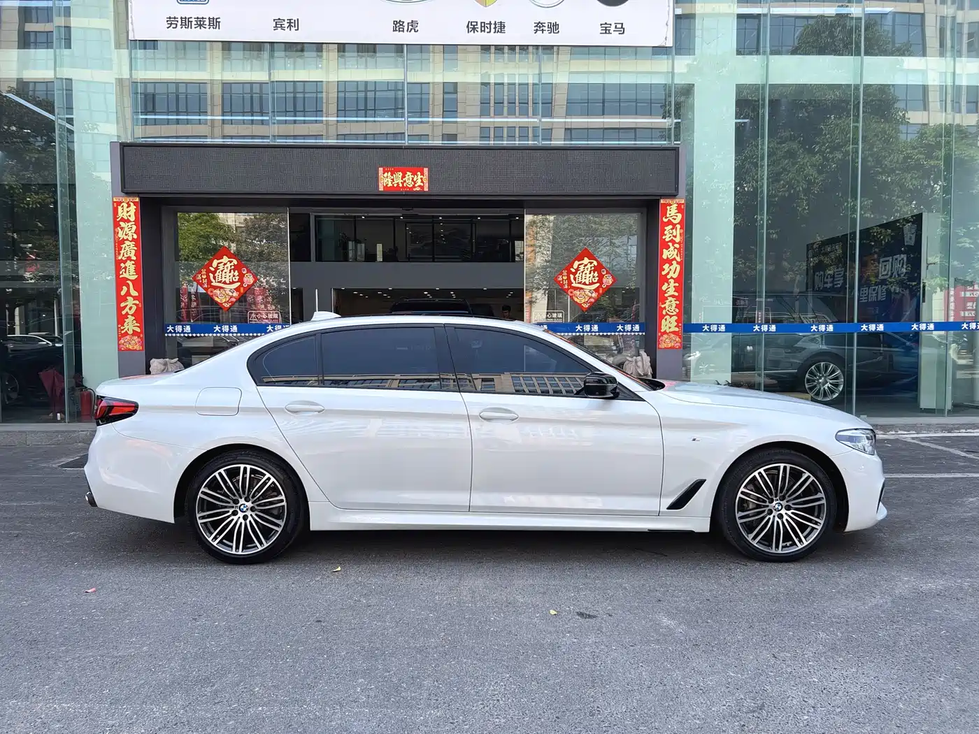 BMW 5 Series 2019 530Li Premium M Sport Package фото 18