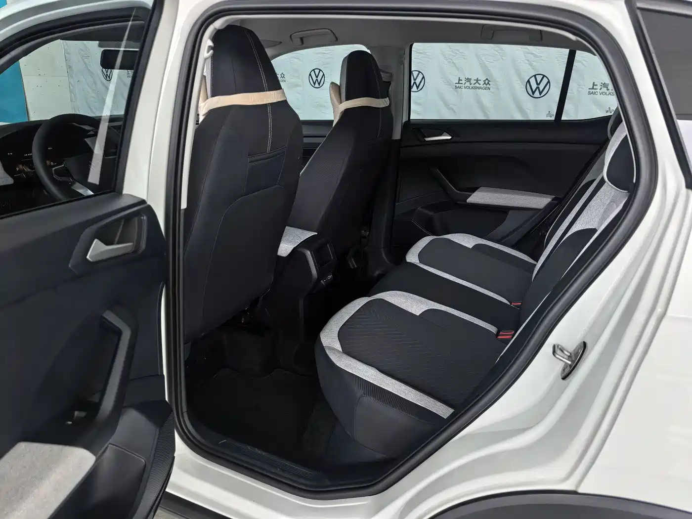 Volkswagen Tharu 2025 Model Rising Star 1.5L Advance Edition фото 8