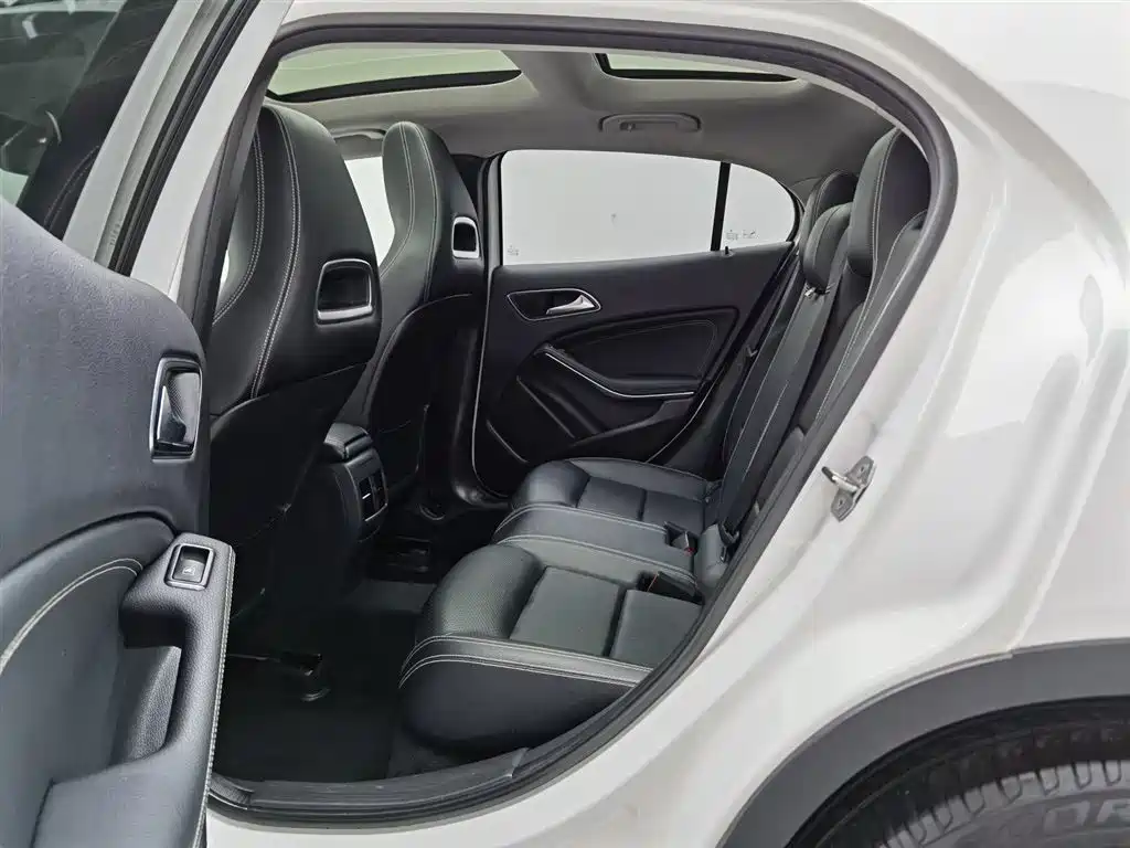 Mercedes-Benz GLA 2018 GLA 200 Fashion фото 15